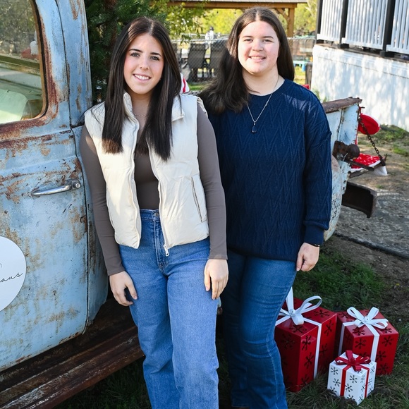 Meet your Posher, Cindy - Picture 4 of 5